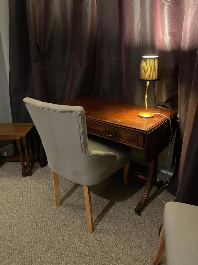 Traditional English 4 Bedroom Home In Greenwich Plumstead  Extérieur photo