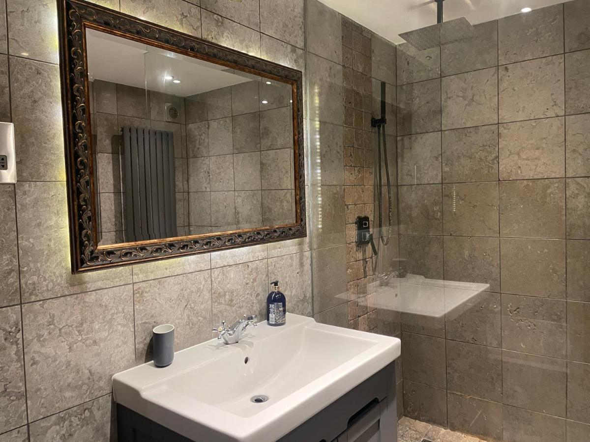 Traditional English 4 Bedroom Home In Greenwich Plumstead  Extérieur photo