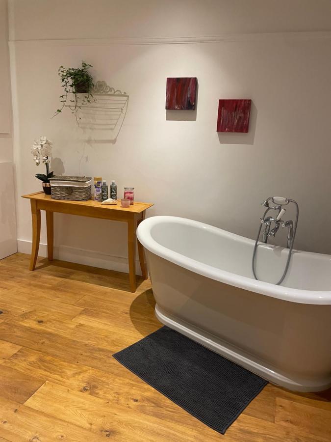 Traditional English 4 Bedroom Home In Greenwich Plumstead  Extérieur photo