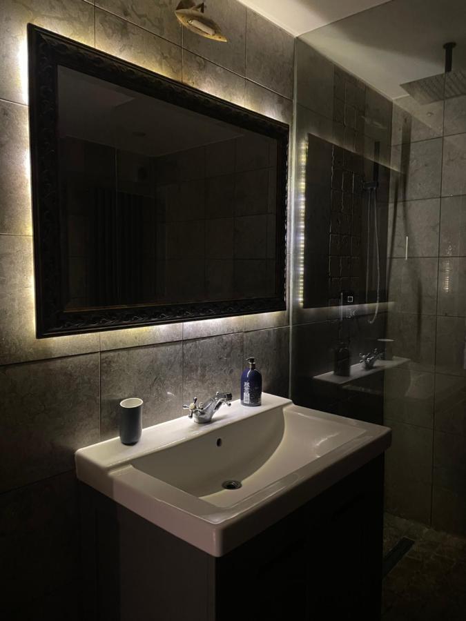 Traditional English 4 Bedroom Home In Greenwich Plumstead  Extérieur photo