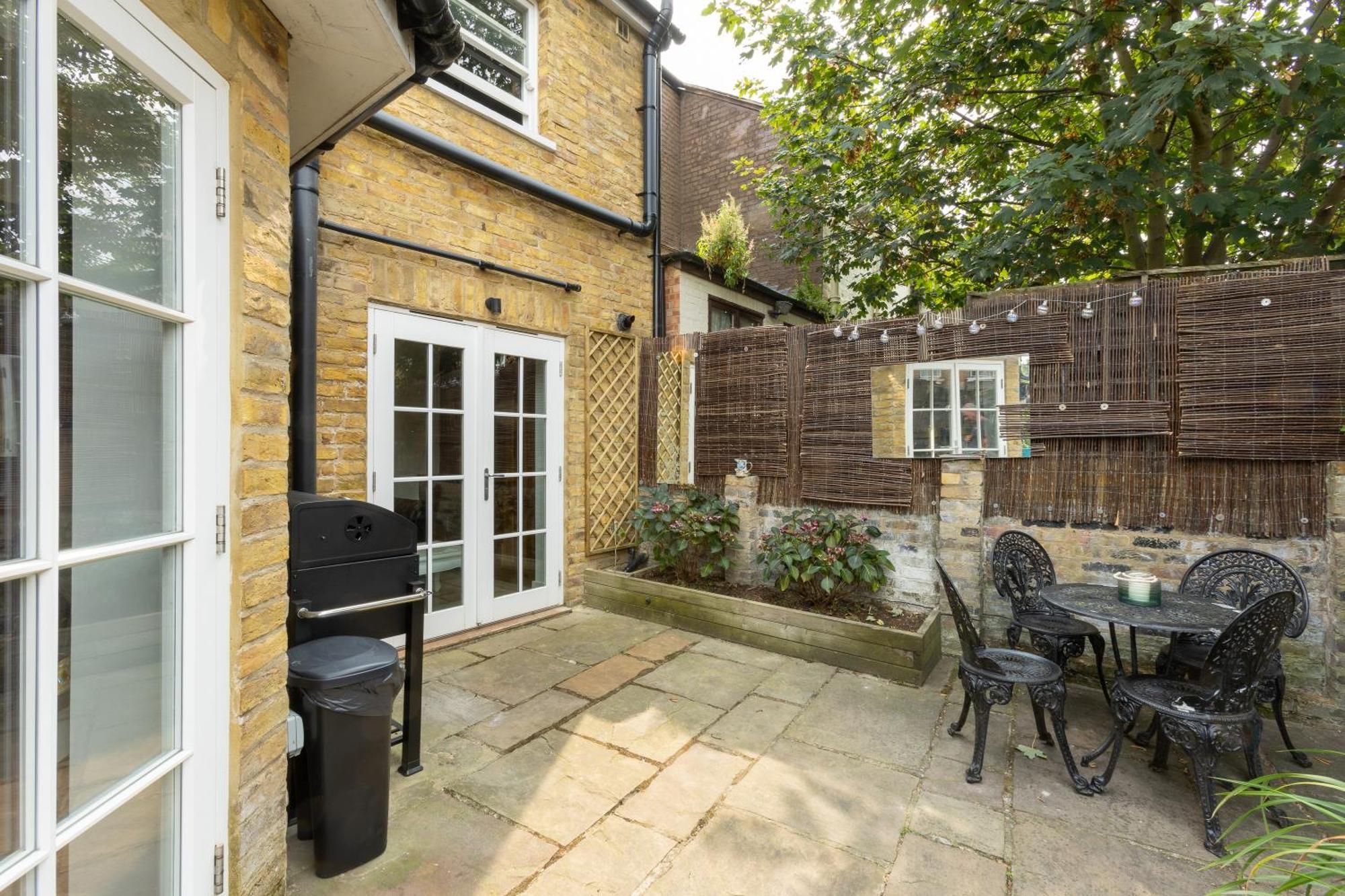 Traditional English 4 Bedroom Home In Greenwich Plumstead  Extérieur photo